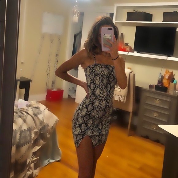 Cute snake skin dress - Picture 3 of 4